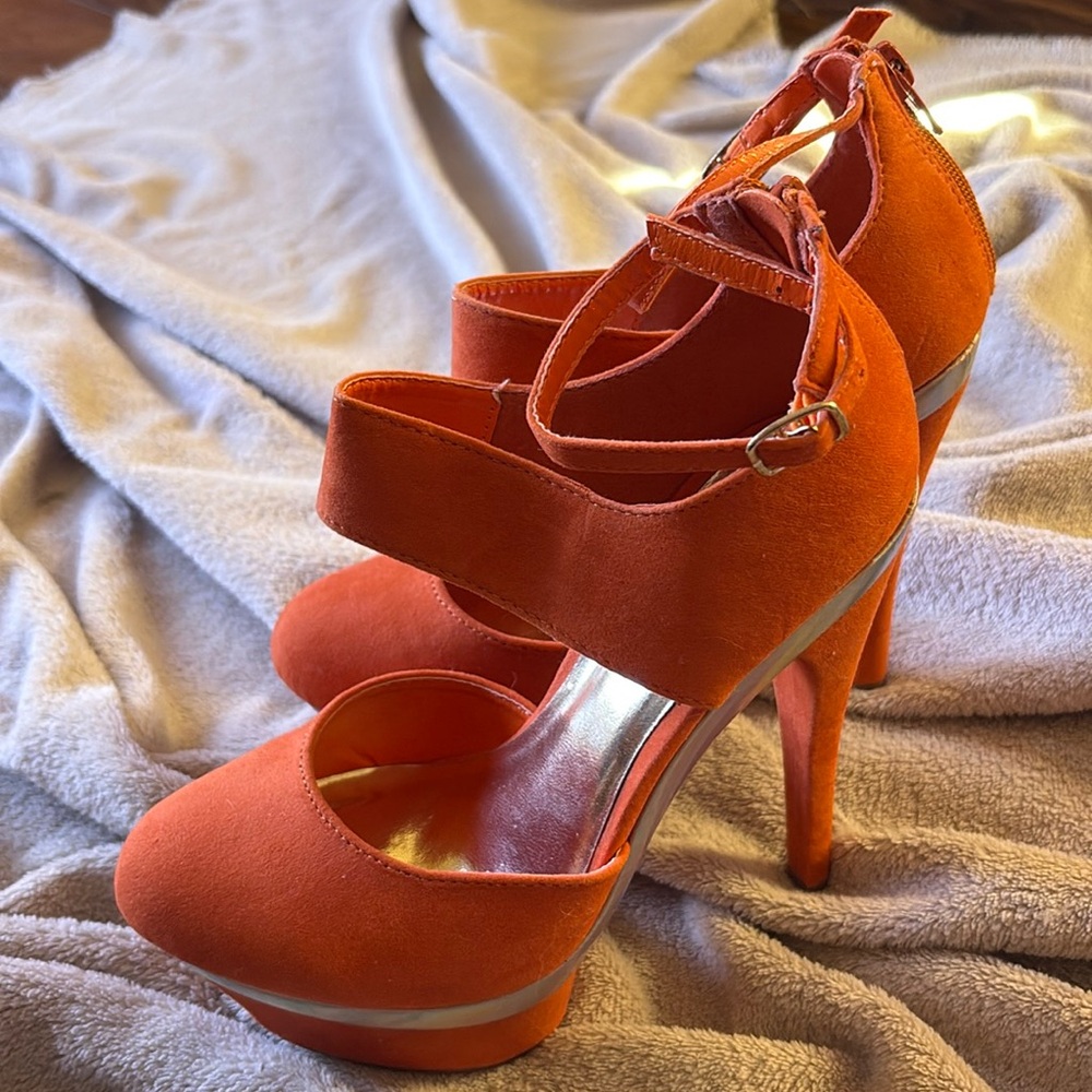 WILD ROSE Velvet Platform Heel